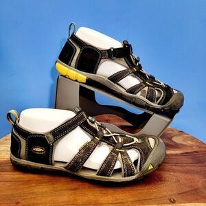 KEEN Hiking Sandal CNX Waterproof Black Yellow Men/Youth Size 7